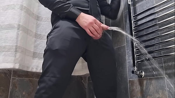 VESTIDO PRETO ELEGANTE | PUNHETA DE MEIA HORA E UMA CARGA ENORME DE PORRA - GALO GRANDE MOLHADO NO CLOSE-UP E GEME COM UM SQUIRT FORTE NO FINAL