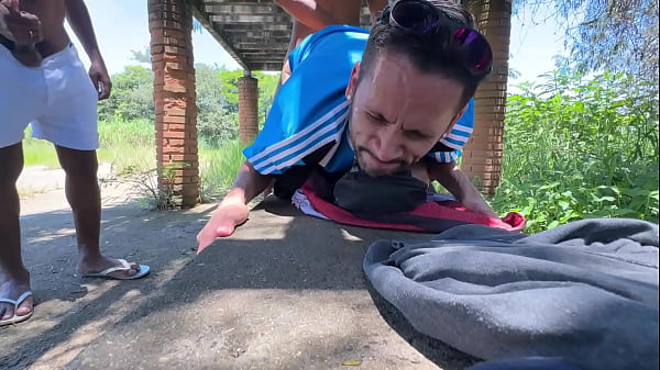 La orgía más grande del parque, 3 CARIOCAS SACANDO MUCHA LECHE A SUS AMIGOS.