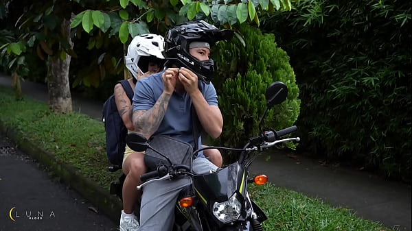 Adolescente juguetona y caliente actúa - big_ass