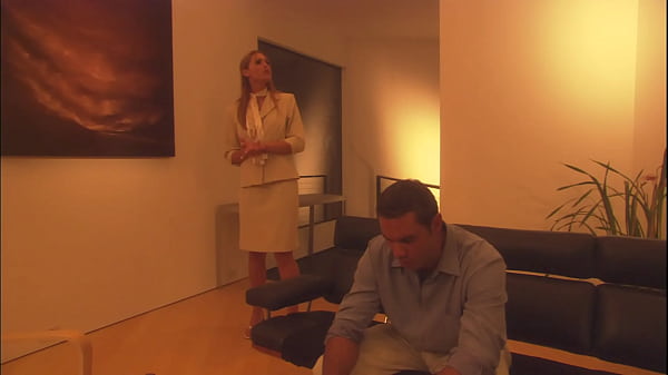 वे गज़ेबो के नीचे एक रोमांटिक मुख-मैथुन से शुरुआत करते हैं, और वह मदद नहीं कर सकती, लेकिन तुरंत आगे बढ़ जाती है...