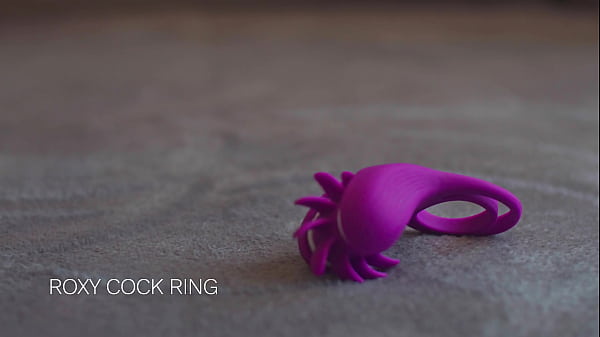 Close Extremo: Buceta Sendo Fodida Com Um Anel Peniano