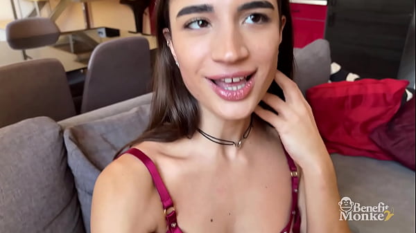 Big_tits Teen tritt auf – umwerfend