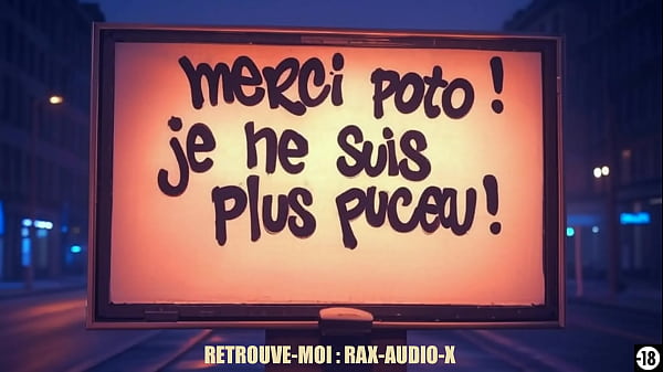 可爱的少女在业余表演