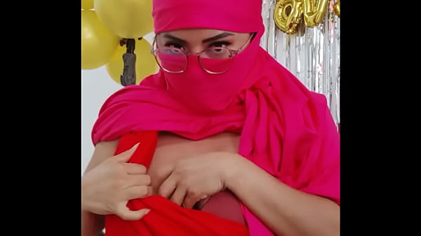 Le patriarcat m'a rendu très soumis et c'est pourquoi je porte des vêtements qui me couvrent le visage.