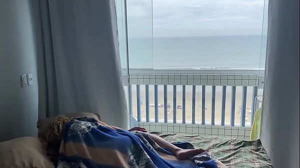 Fudendo muito com direito a vista pro mar