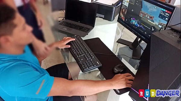 Mexicana explosiva de 18 años: Tetonas, culo perfecto y el casero no se lo pierde! Mexicana explosiva de 18 años: Tetonas, culo perfecto y el casero no se lo pierde!