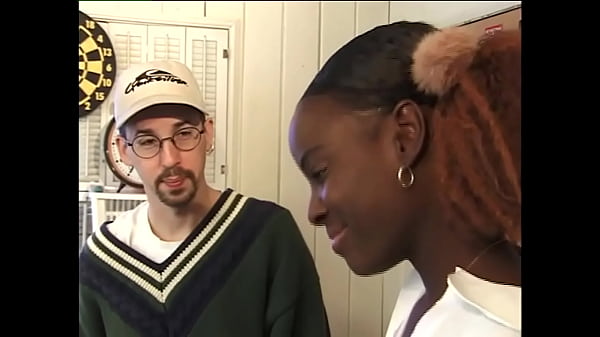 Adolescente hermosa y caliente posa - adolescente