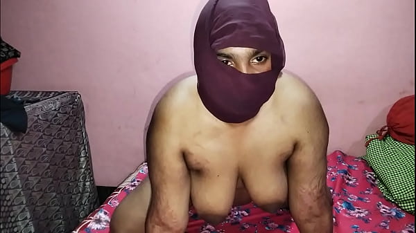 Maquillador se folla duro a un cliente modelo indio caliente en casa maquillaje wale ne kiya Clint chudai con voz de audio hindi