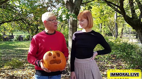 Hot lovely Teen shows off - big_tits