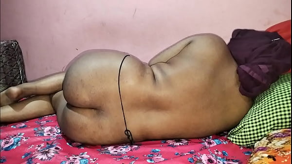 UNE MAMAN MUSULMANE VISITE UNE BOUTIQUE DE MASSAGE, UN MASSEUR VEUT DU SEXE GLISSANT SA BITE