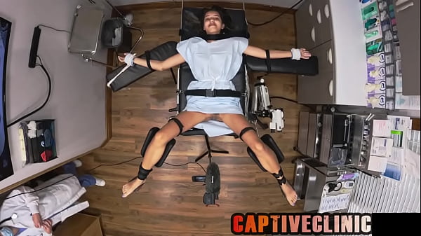 Virgin Aria Nicole wurde von der Evil Corporation Good Samaritan Health Labs für Doktor Tampa erworben, um sie in medizinischen Experimenten in der BondageClinic - Reup zu verwenden