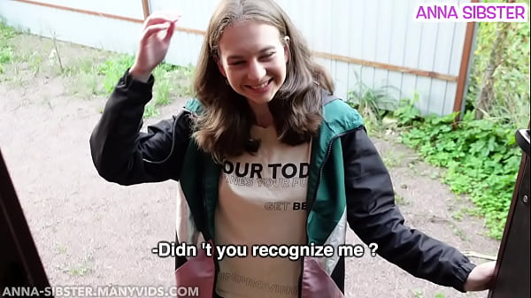 Bạn gái cũ của tôi đột nhiên gõ cửa nhà tôi.