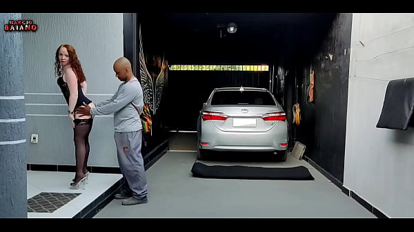 फूहड़ पत्नी कामुक पोशाक पहनकर अपने पति को आश्चर्यचकित करती है और वह उसकी गांड तब तक चोदता है जब तक वह मुझे और नहीं रोक पाती_ सबसे अच्छा आश्चर्य तब होता है जब आप काम से घर आते हैं