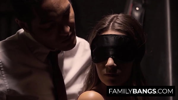 FamilyBangs.com ⭐ La piccola ragazza pervertita si diverte a essere legata dal fratellastro Sado, Cassidy Klein, Micky Mod