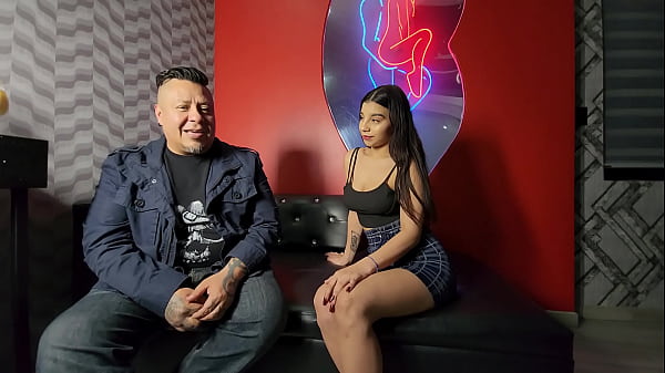 A MENINA COSTCO RETORNA, AZUL