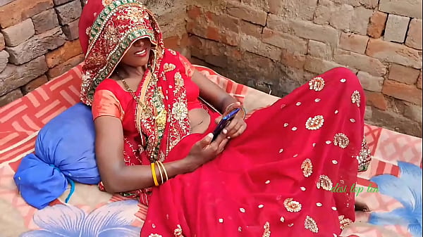 Hoy tuve sexo en Khatiya por primera vez. Hizo el sexo de la esposa desi en Khatiya.