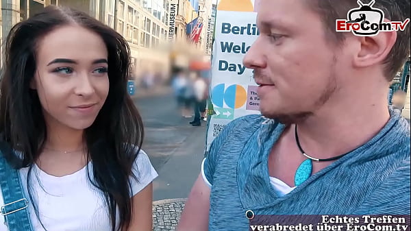 Kleine Au-Pair-Studentin hat sich bei einem echten Blind Date in Deutschland kennengelernt und gefickt