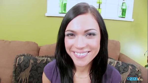 Brunette được fuck kiểu chó, sau khi nhận được cunnilingus