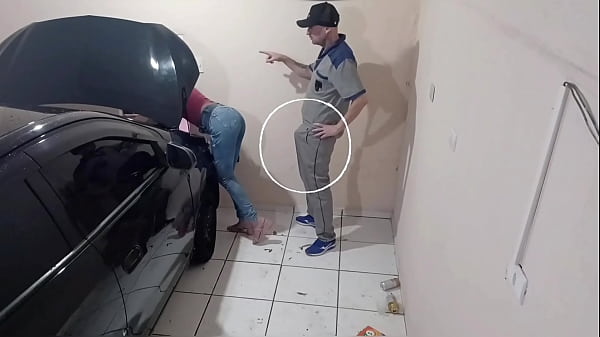 Patrão e cliente ficaram com tesão na oficina do mecânico tarado!