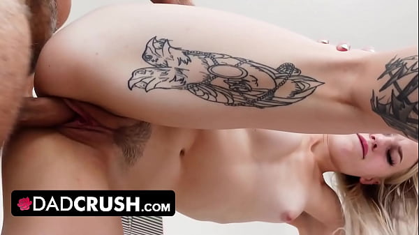 Attraktives jugendliches jugendlich Mädchen