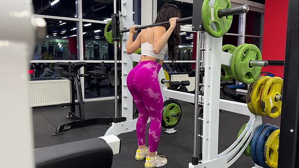 Holen Sie sich ein Fitness-Mädchen im Fitnessstudio ab und ficken Sie zu Hause den besten Sex meines Lebens