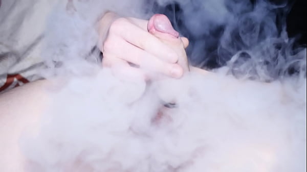 Anillo de erección, fumar mientras se masturba, gran polla, nuevo orgasmo de padrastro sin manos