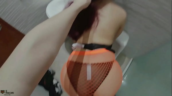 Sorellastra, vieni e ti scoperò la figa finché non sarai piena di sperma