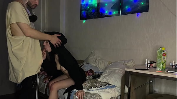 Homemade threesome - một cô gái dụ dỗ một vài người đồng tính và mời họ làm tình - 1.143