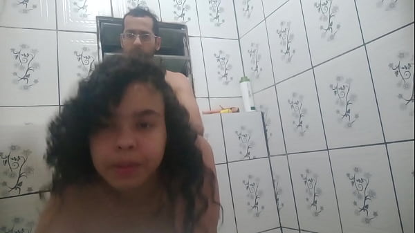 Chica joven sexy posa