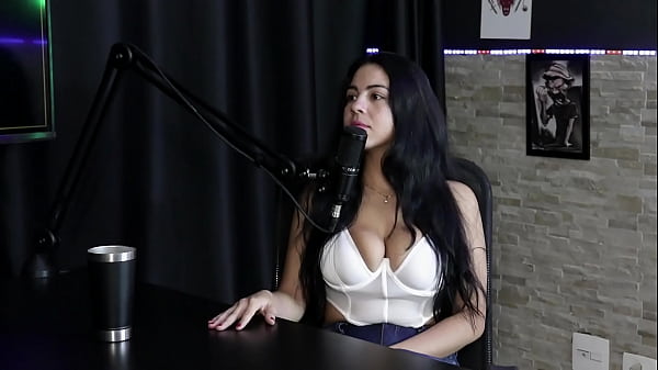 Ela foi excluída da família, começou a trabalhar com pornografia em plataformas, foi convidada a colocar uma mamadeira na buceta e no brinquedinho... - Anabele Nogueira (SHEER/RED)