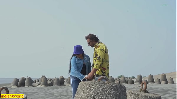 पूर्व के साथ भारतीय पत्नी का रोमांटिक सेक्स! पति को पता नहीं