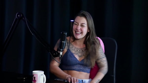 Gosta de fazer em lugares perigosos, fez sexo no cinema e no parapente, até na rua e prefere sexo calmo - Flor de Damiana (SHEER/RED)