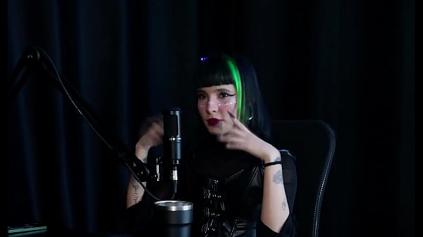 Ela decidiu investir em conteúdo pornográfico, foi chamada à diretoria da escola por um vídeo vazado, perdeu a virgindade na cama da mãe - Carol RHCP (SHEER/RED)