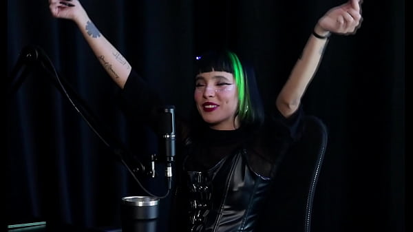 Weil er berühmt ist, wollte er ein kostenloses Programm, er macht es lieber hart und möchte einen Gangbang machen – Carol RHCP (SHEER/RED)