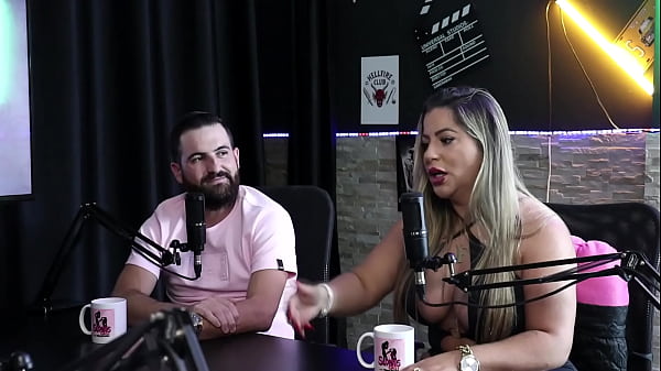 Sie ist eifersüchtig, obwohl sie liberal ist, ihr Mann nicht zulässt, dass sie es jemand anderem gibt, sie hatte Analsex und Sex im Truck – Juli Figueir&oacute_ und Felipe Larrossa (SHEER/RED)