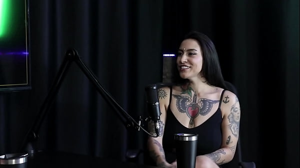 Ela goza com quase todos os clientes mas não faz muita siririca, e dependendo do pau, sua posição preferida é... - Lexi Mallet (SHEER/RED)