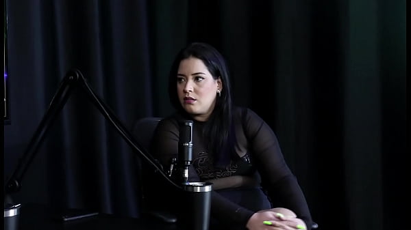 Ela teve um relacionamento estranho e humilhante, e teve um problema com o criador que a cancelou por ela ser gordinha, uma BBW, e seus fetiches... - Pri Melancia (SHEER/RED)