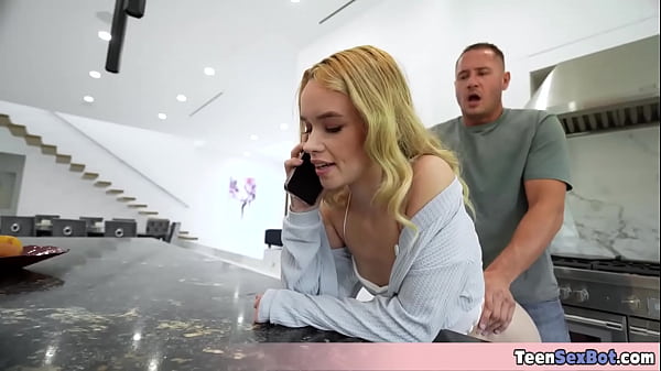 Adolescente sexy Si spoglia