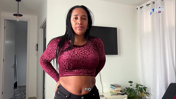 Stiefschwester ist geil und bekommt eine riesige Ladung in ihre Muschi