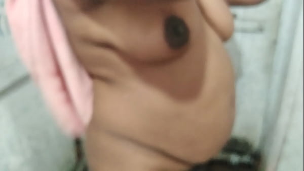 MÃE QUENTE DURANTE O BANHO NO BANHO