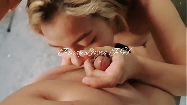 Hermanastra y yo limpiamos la terraza, en lugar de limpiarla Pekpek