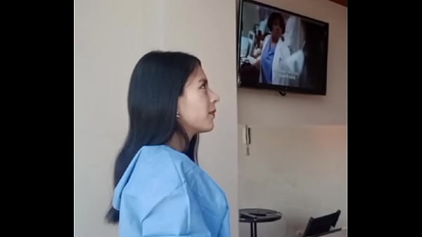 Che bella uniforme! Vado in ufficio e lui mi fa un pompino da dei. SÌ, TU, VERRÒ MOLTE VOLTE E SARÒ TUO CLIENTE... DICO IL TUO FEDELE PAZIENTE, Fammi solo prendere di più la sua fossa!!