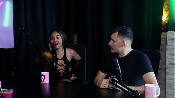 Sie hatte eine schlechte Erfahrung in dem Nachtclub, den F&aacute_bio Porchat besuchte, Miss Butt verhalf ihr zu mehr Glaubwürdigkeit und sie gewann Miss-Sympathie – Casal Kaliente (SHEER/ROT)