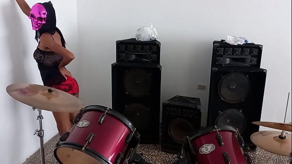 I'_M GETTING READY FOR HALLOWEEN AT MY STEPFATHER'_S HOUSE. I'_M A VERY HOT LATIN BRUNETTE. REAL HOMEMADE PORN