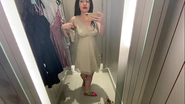 Me tomé algunas selfies mientras me probaba ropa nueva.