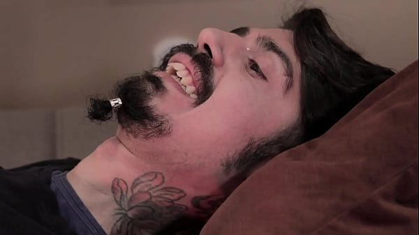 Scena di sesso tra Emanuele Mima e Nemesi dalla clip L'ASSICURATO DISABILE E L'ASSISTENTE DI PROCELLONA