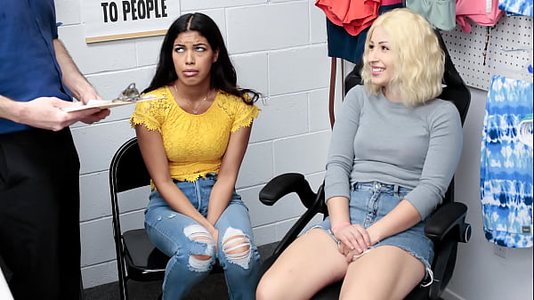 „Tu einfach alles, was ich sage“ – der Wachmann des Einkaufszentrums befiehlt den Ladendiebstahl-Teenagern – Myshopsex