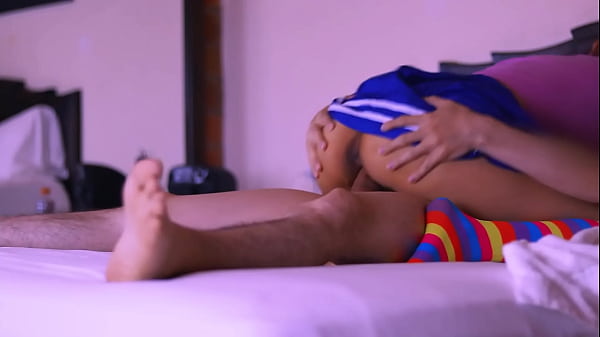 Il migliore amico e il traditore si sono incontrati in giardino e hanno condiviso un momento di complicità.