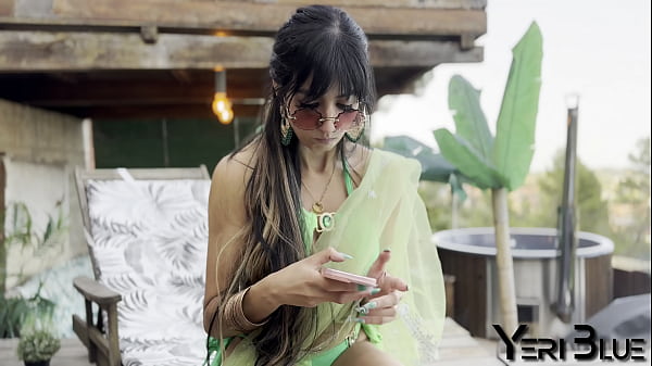 Đụ một cô vợ theo đạo Hồi với khăn trùm đầu trong bể bơi - Aaliyah Yasin