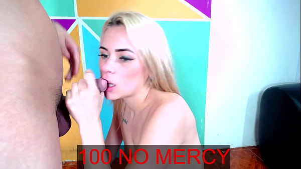 schöne Blondine gibt tiefe Blowjobs